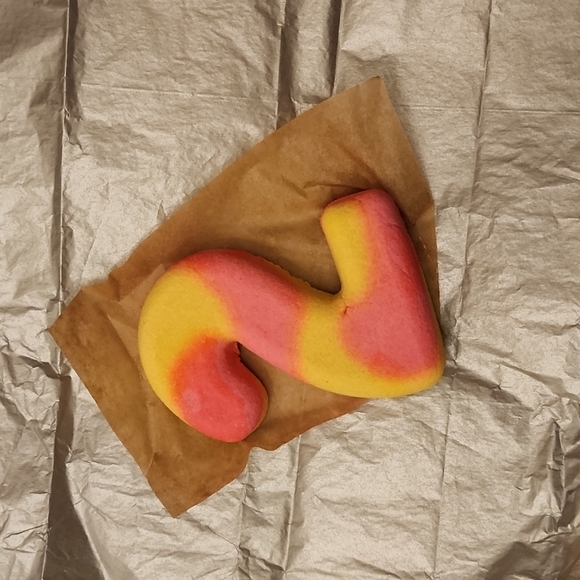 LUSH #2 bath bomb - Picture 3 of 3